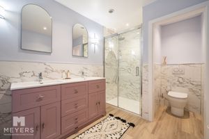 Principal En-suite- click for photo gallery